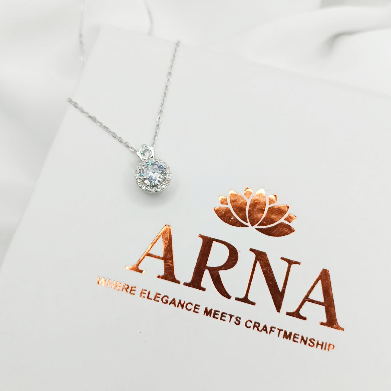 Round Sparking Pendent With Chain